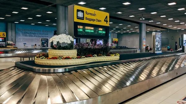 Airport baggage carousel